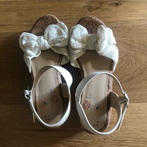 Girls white bow sandals